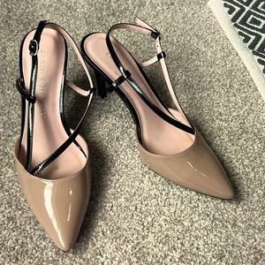 Beautiful Chinese Laundry strapped pumps